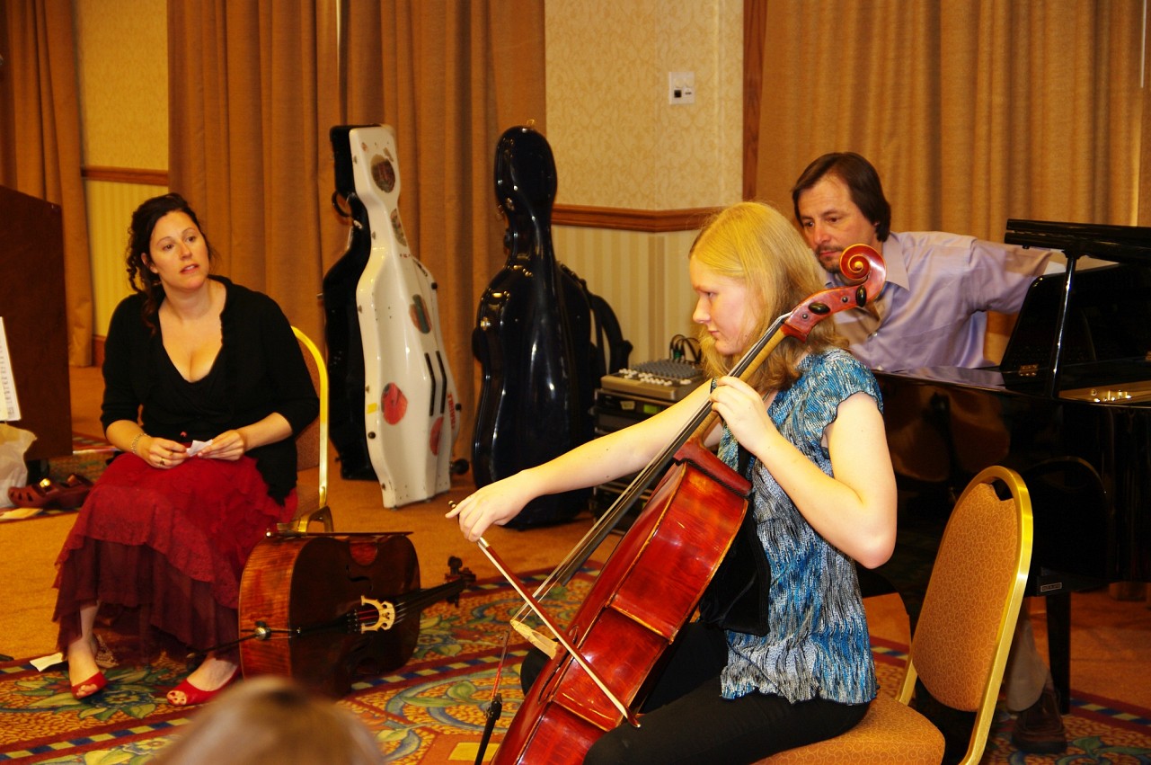 Amy Sue Barston gives a cello masterclass at the 2010 Conference