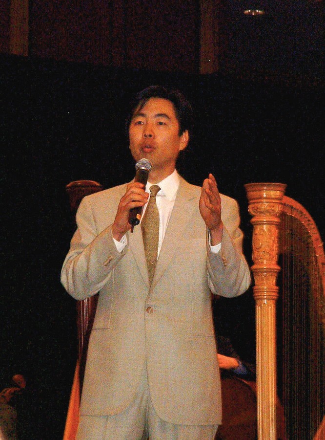 Jung-Ho Pak speaks at the 2004 SAA Conference