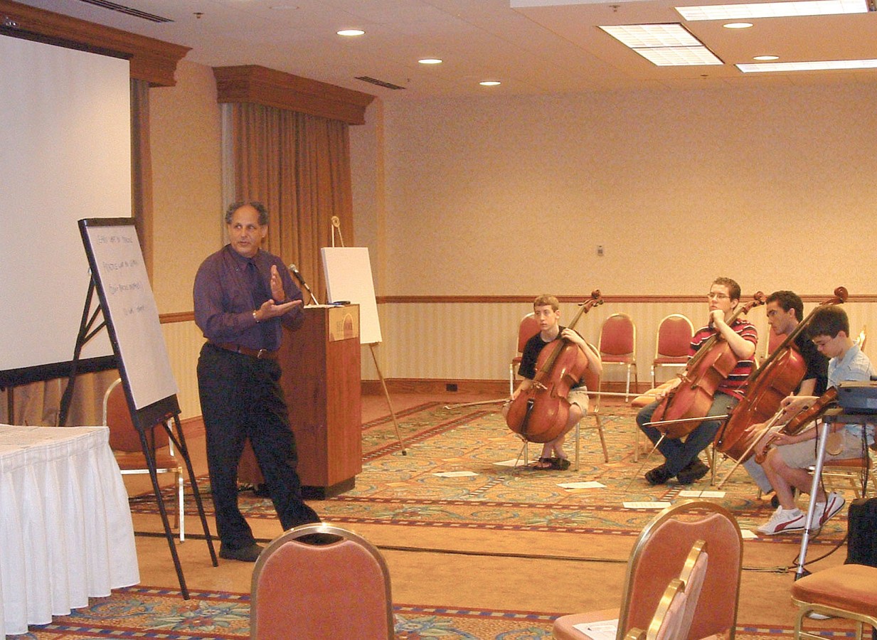 Barry Green in session with high school cellists and bassists at the 2004 SAA Conference