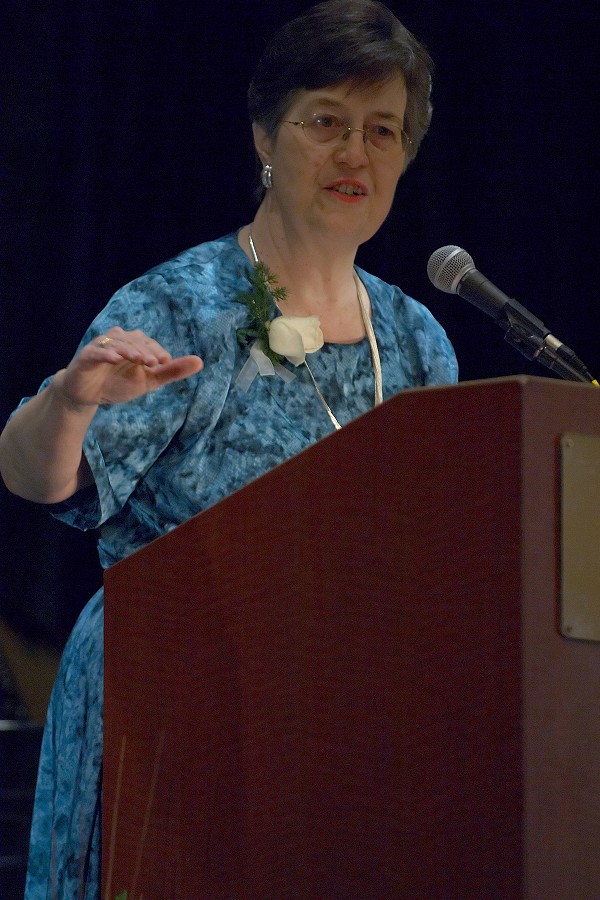 Alice Joy Lewis speaks at the 2006 SAA Conference opening ceremonies