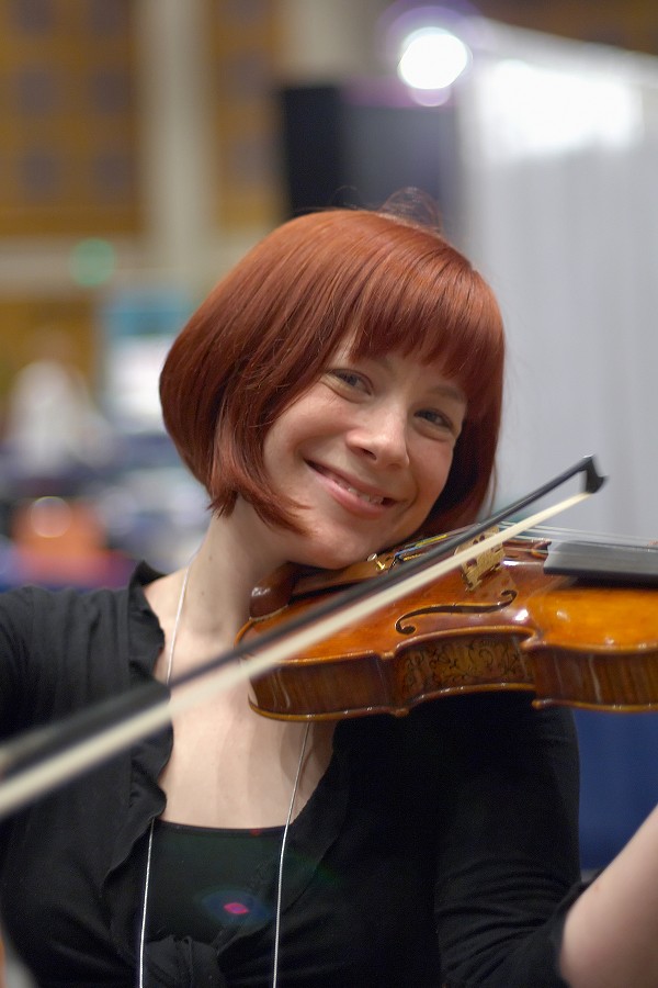 Violinist Wendy Tangen-Foster in the 2006 SAA Conference exhibits area