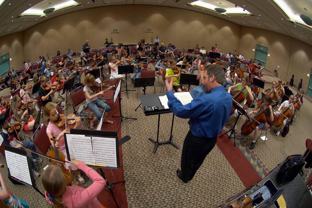 SYOA rehearsing with Robert Gillespie at the 2006 SAA Conference
