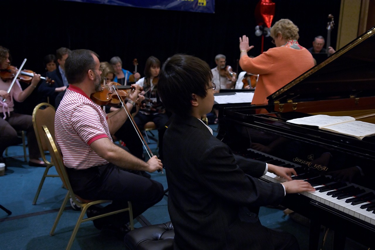 Xinran “Ryan” Liu rehearses with the with the teachers orchestra at the 2006 SAA Conference
