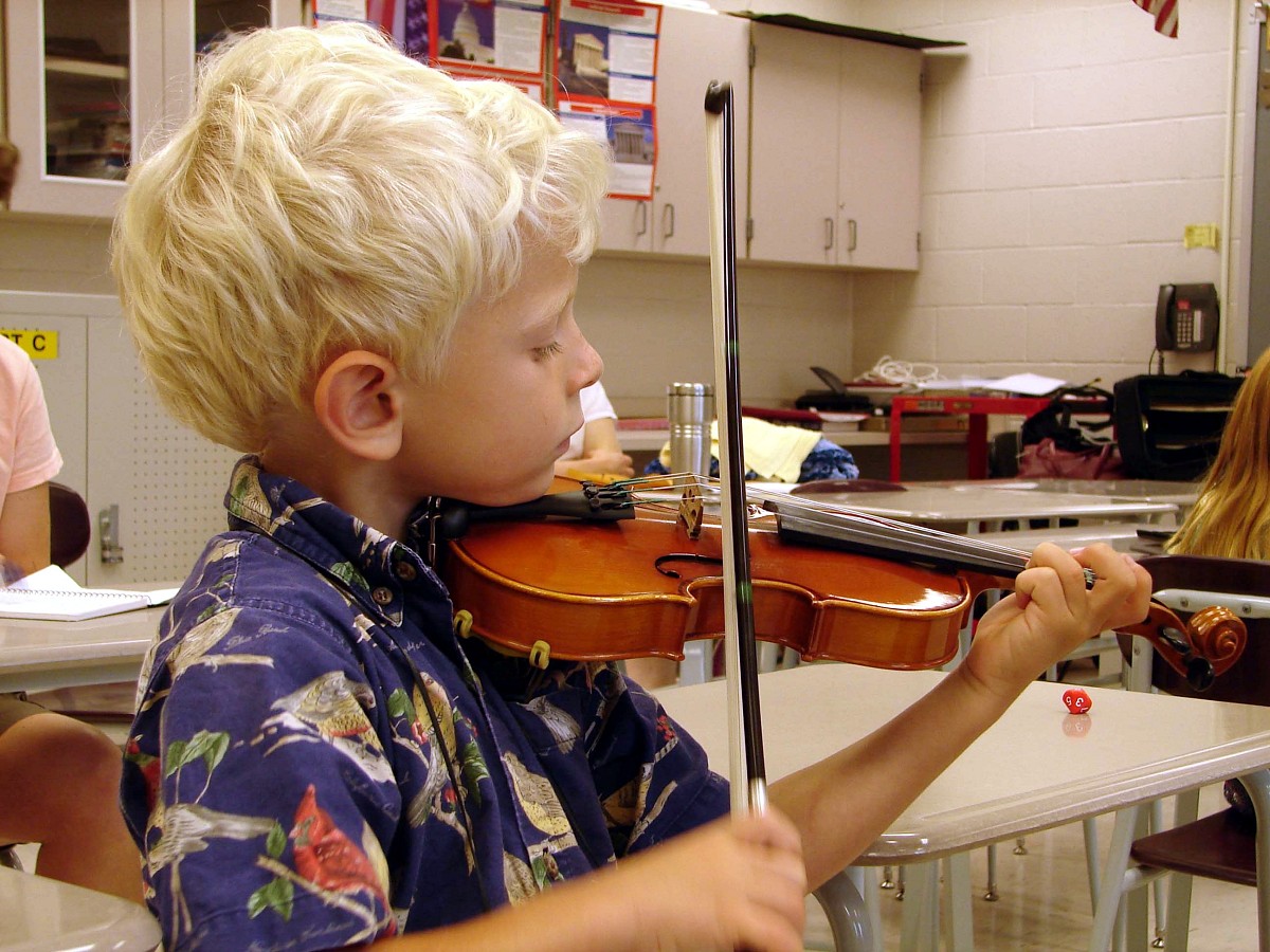 Violin student at Greater Pittsburgh Suzuki Institute
