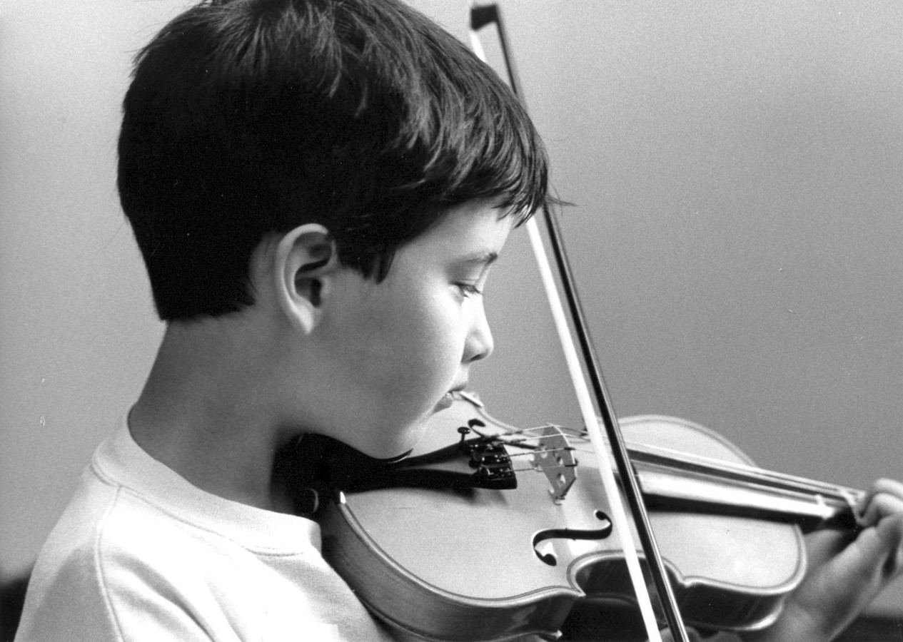 Violin student at Oregon Suzuki Institute