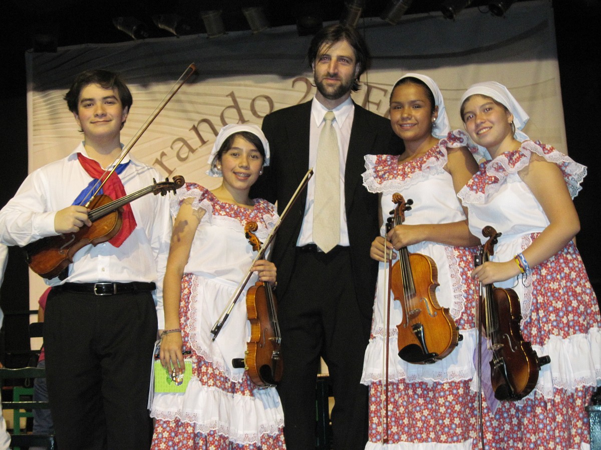 David, an American student of Doris Koppelman with Conductor Dario and Colombian students