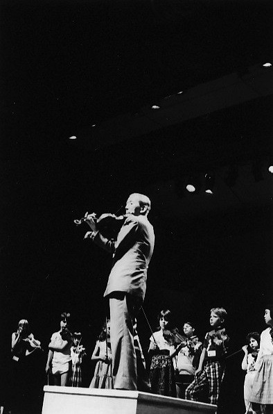 Dr. Shinichi Suzuki leads a student violin group in Amherst in 1981