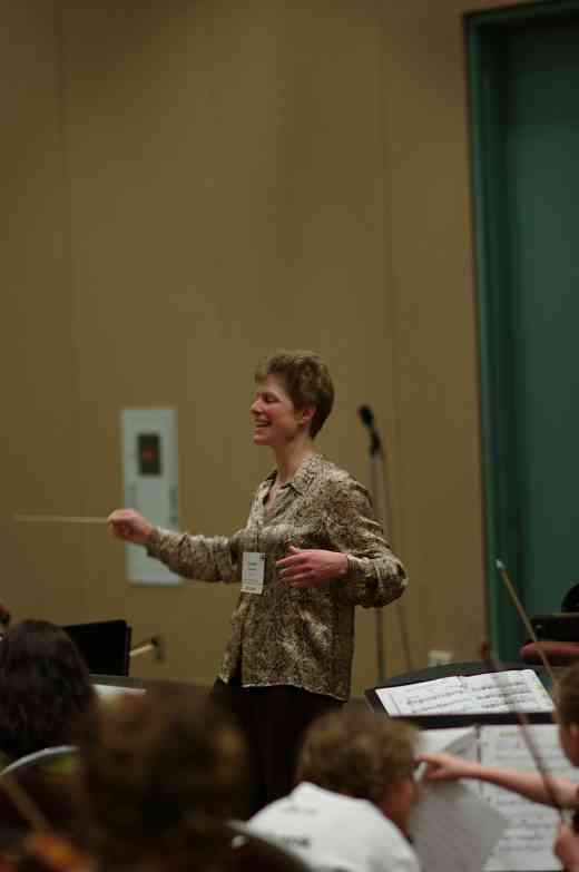 Kirsten Marshall conducts SYOA 2 rehearsal at the 2012 conference