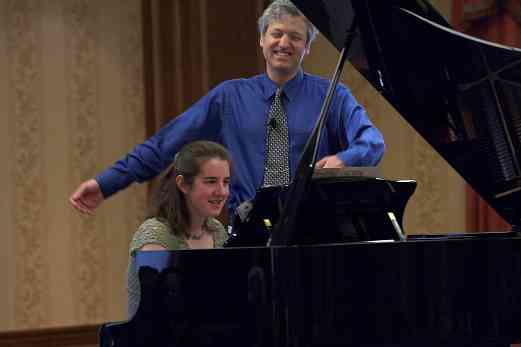 Brian Ganz gives a piano masterclass at the 2006 SAA Conference