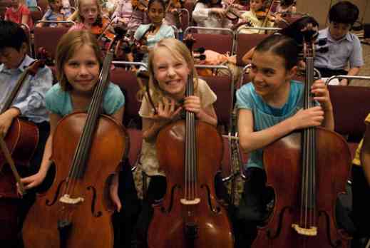 Young SYOA cellists have a laugh at the 2008 SAA Conference