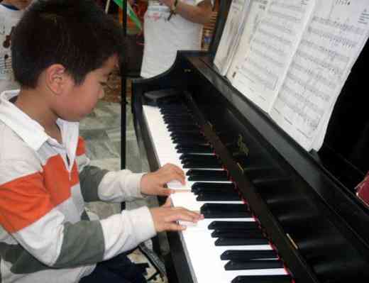 Piano student at Greater New Orleans Suzuki Summer Camp