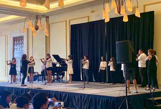 Flute students in Cancun—Suzukiada