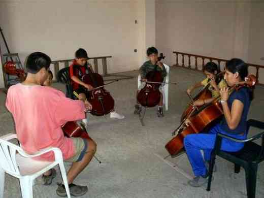 cello group class in Trujillo