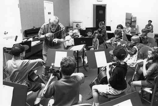David Einfeldt rehearses with a student orchestra