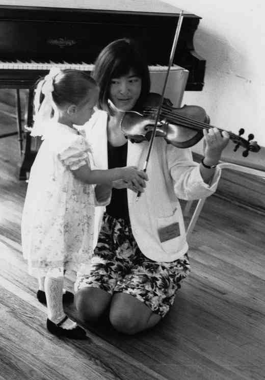 Michele George teaching violin, 1989