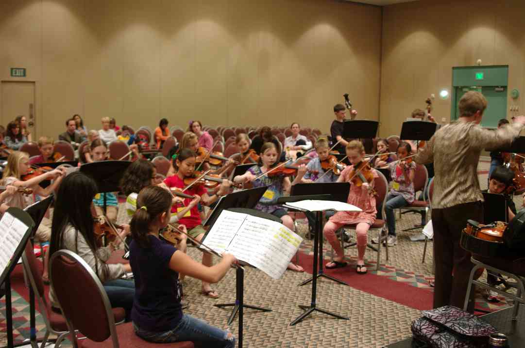 Kirsten Marshall conducts SYOA 2 rehearsal at the 2012 conference
