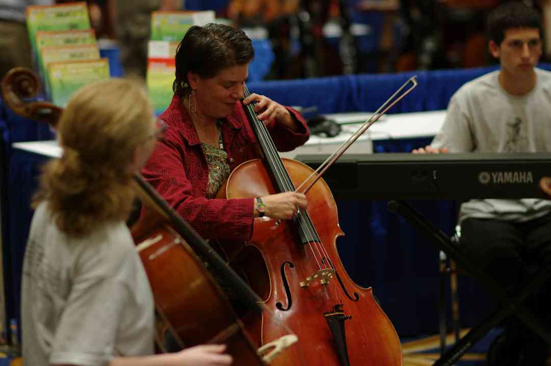 Improvising String Quartets in the Exhibit hall