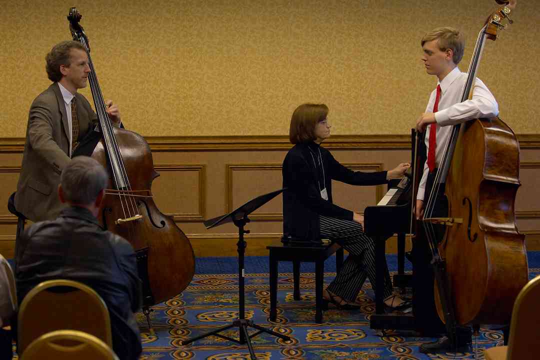 Peter Lloyd gives a bass masterclass for Alexander Willey at the 2006 SAA Conference