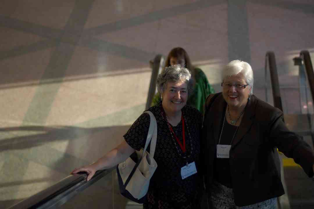 Gwendoline Thornblade and Carol Sykes at the 2006 SAA Conference