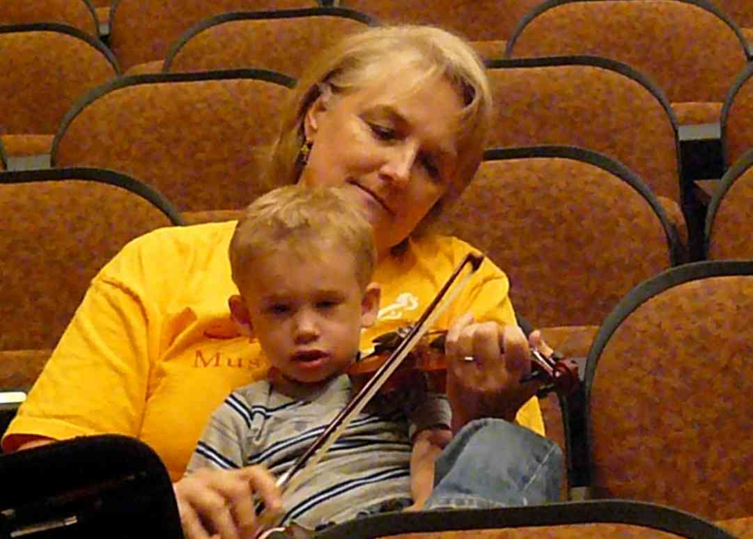 Violin practice at Suzuki Music Columbus Summer Institute