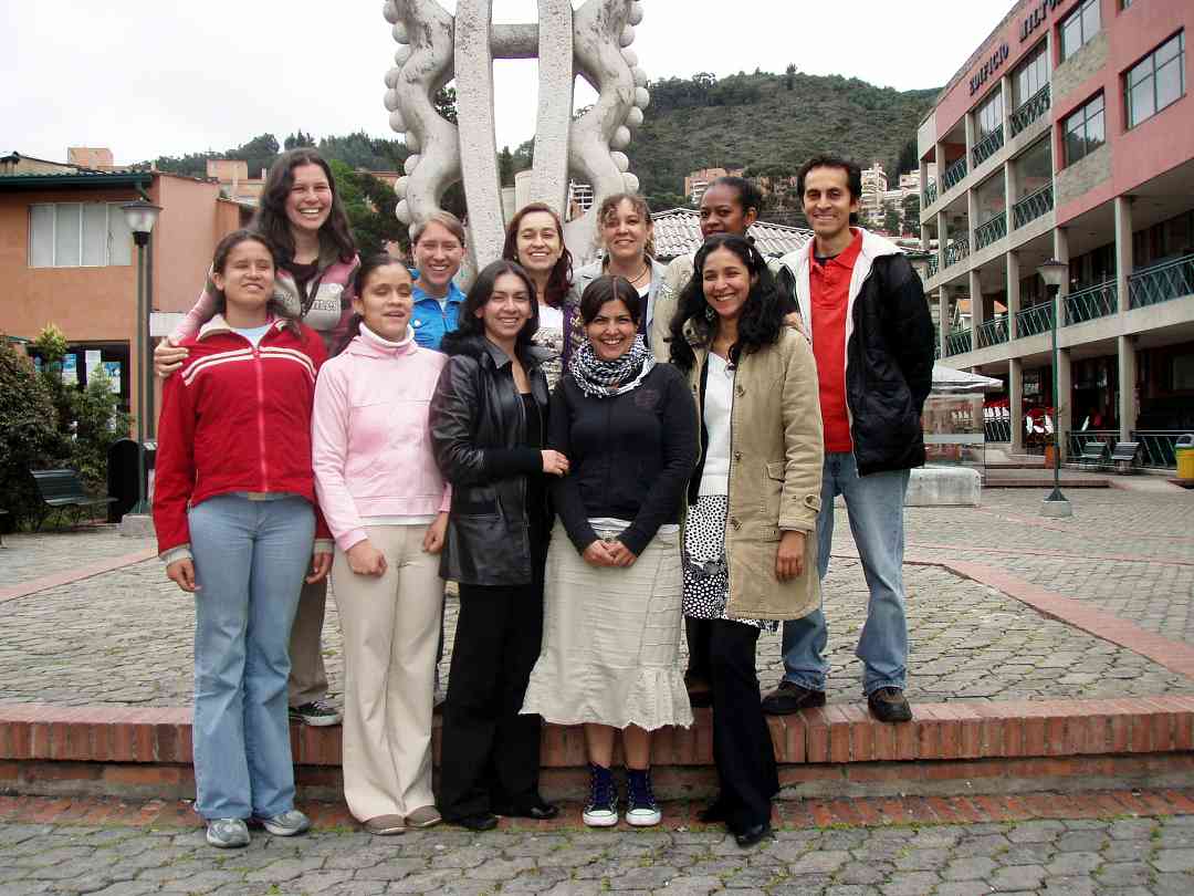 Kelly Williamson and teacher participants at the Bogota Suzuki Festival in June, 2008.