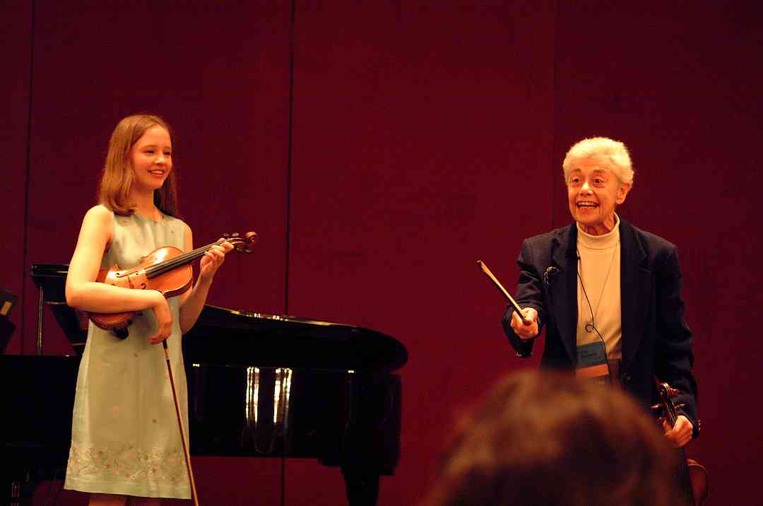 Louise Behrend gives a Conference Violin Masterclass