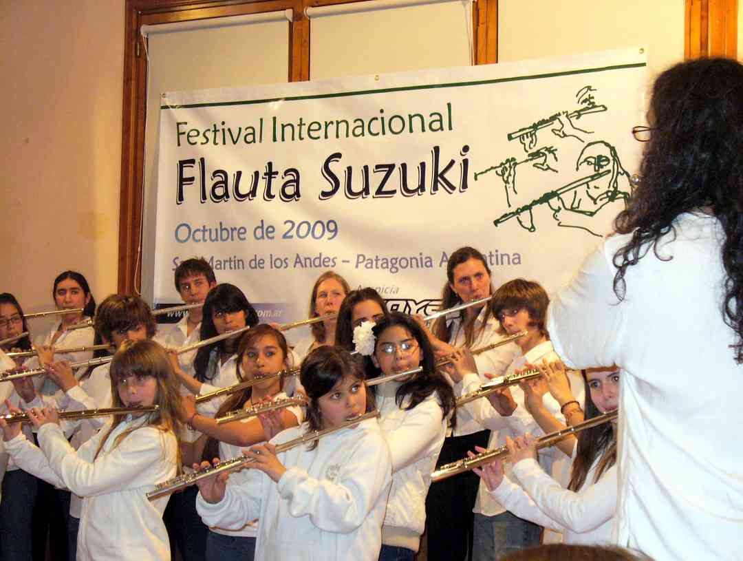 Flute student choir conducted by Fernando Formigo