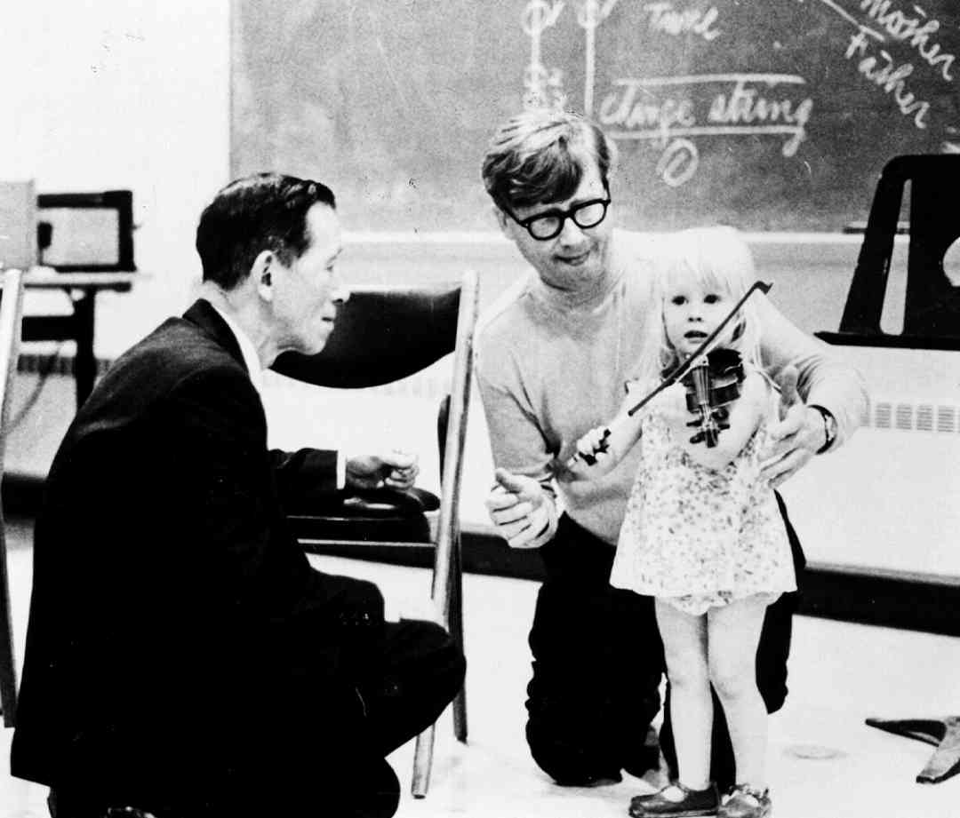 Dr. Shinichi Suzuki and Alfred Garson and with a young violin student