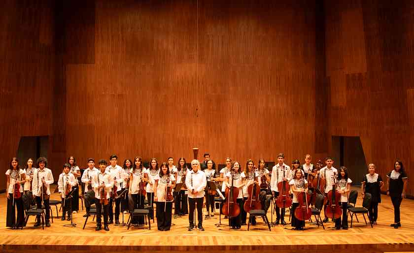 Orquesta Suzuki México dirigida por Augusto Diemecke.