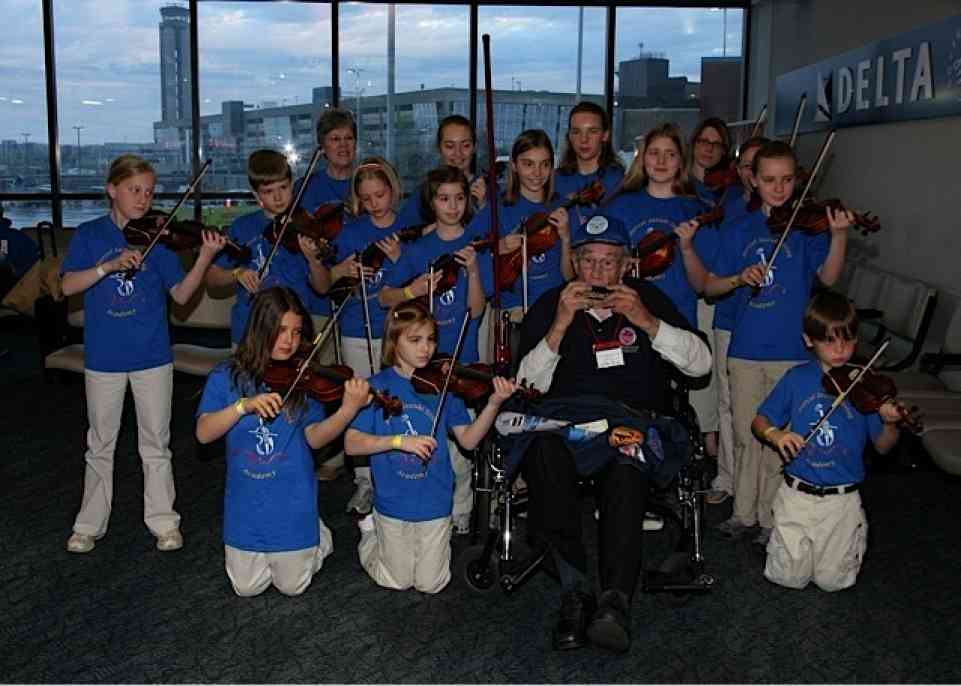 Students perform with veteran Walter Roob