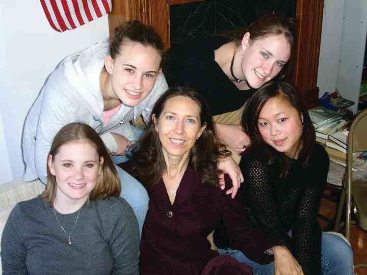 Victoria reunited with students, Chicago, 2007