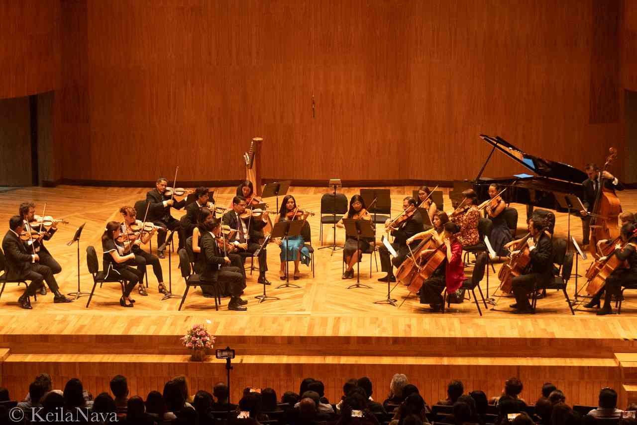 Orquesta de Maestros Suzuki México dirigida por Juan Pablo Luna.