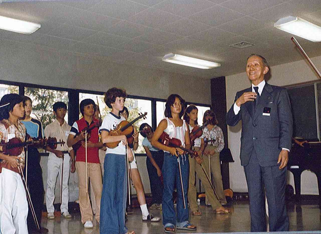 Dr. Shinichi Suzuki with Students in 1978